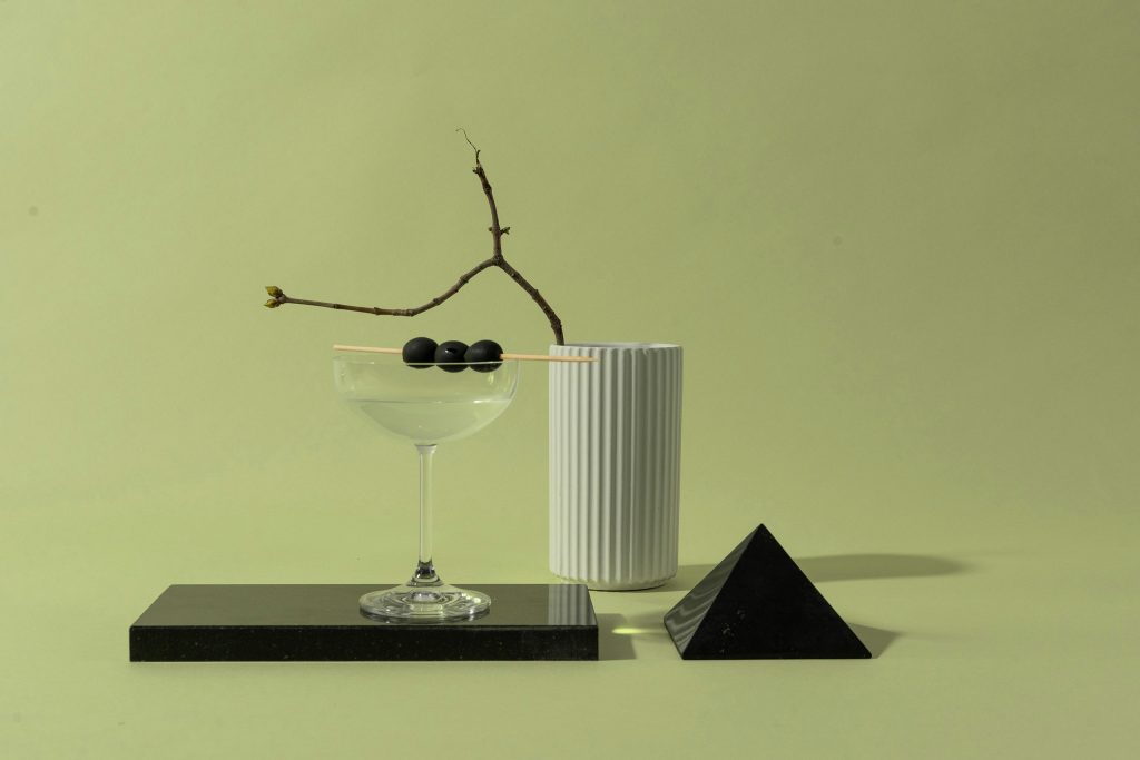 The image shows an arranged still life with a drink and some decoration as an intro to my article about brand storytelling.